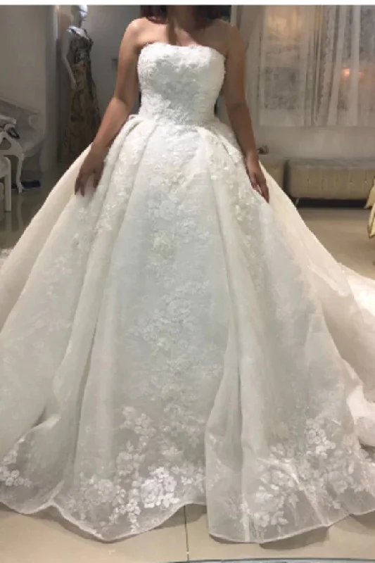 Holiday Attire Sale Gorgeous Ball Gown Lace Applique Strapless Wedding Dresses with Train Everyday Glamour