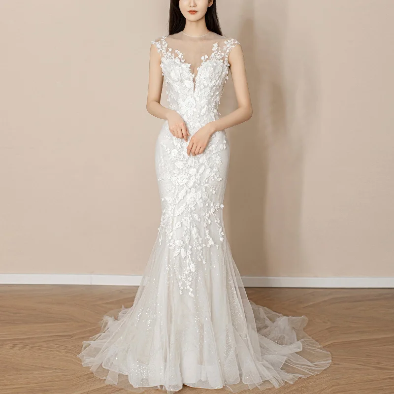 Stylish Looks Trumpet-Mermaid Court Train Lace Tulle Wedding Dress Feminine Soft - Hued Look